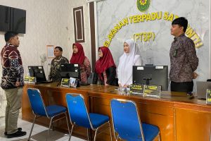 Morning Briefing Petugas PTSP Arahan Kasubbag Umum dan Keuangan Pengadilan Agama Sidikalang