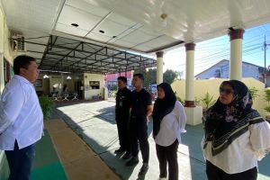 Arahan Sekretaris Pengadilan Agama Sidikalang pada Morning Briefing Petugas Keamanan dan Kebersihan