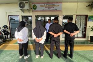 Morning Briefing Petugas Kebersihan dan Keamanan oleh Sekretaris Pengadilan Agama Sidikalang